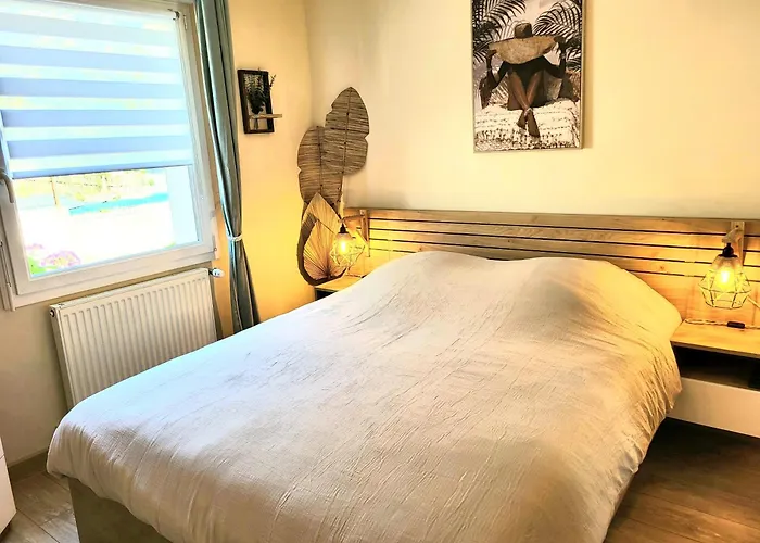 La Perle Marine, Front De *